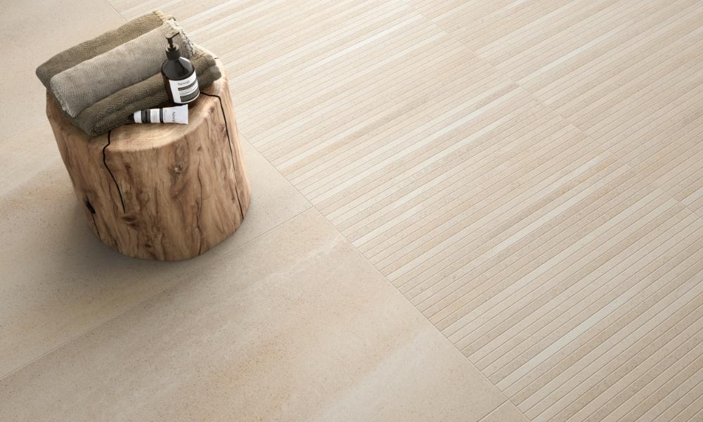 Fliesen in optisch schmalen Streifen