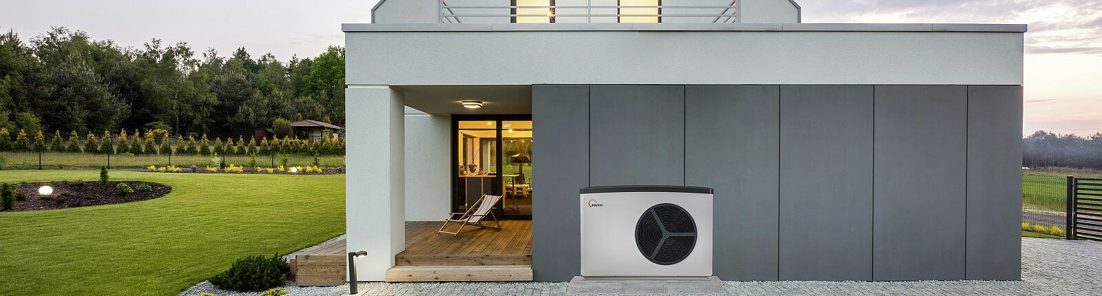 Waermepumpe Solvis Lea vor Haus